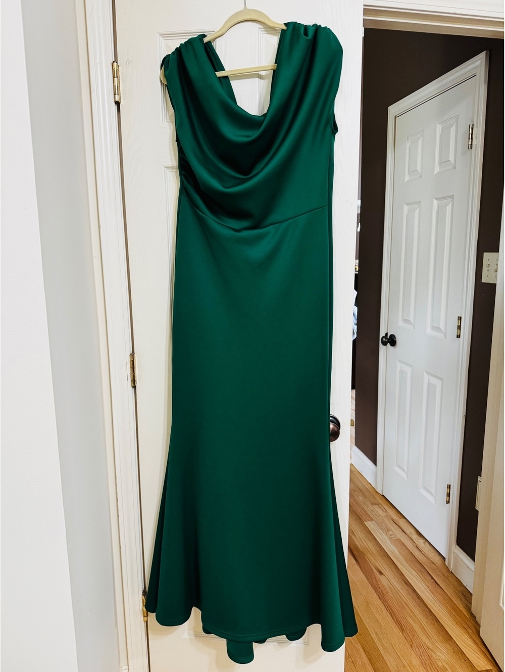 Elegant Dark Green Evening Gown with Draped Neckline Size 6